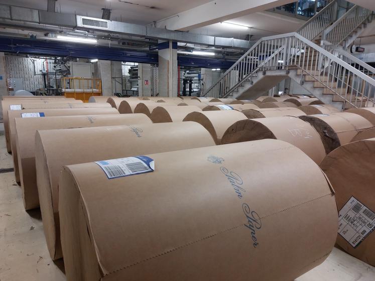 Chaque bobine de papier, contient l'équivalent de 18 000 mètres de papier.