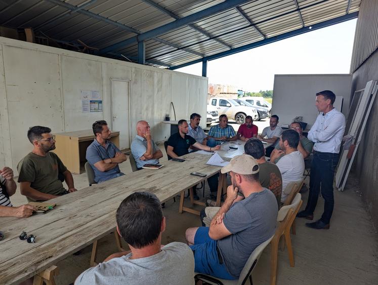L'attente des agriculteurs de Loire-Authion est forte pour éviter à nouveau aux fossés et cours d'eau d'inonder les parcelles agricoles. C'est le message passé aux représentants de Loire-Authion, du Sydeva et du SMBAA.