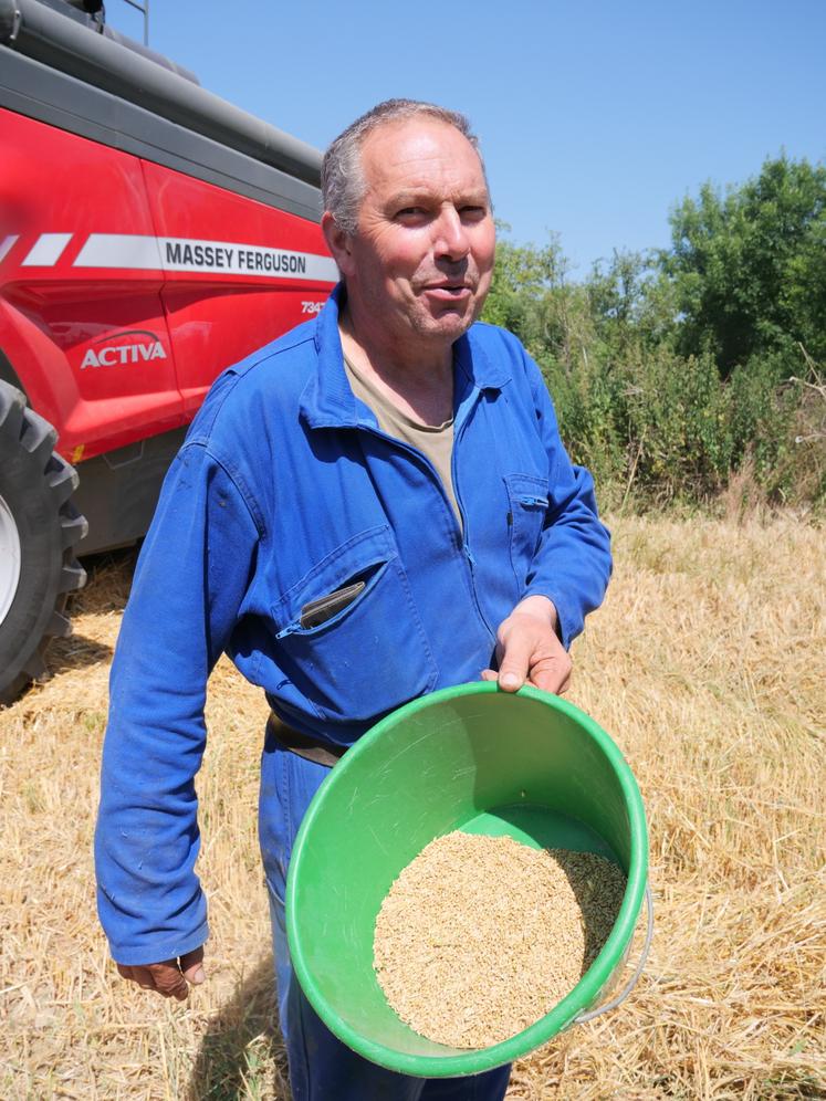 Philippe Maudet a prélevé un échantillon pour le faire analyser.