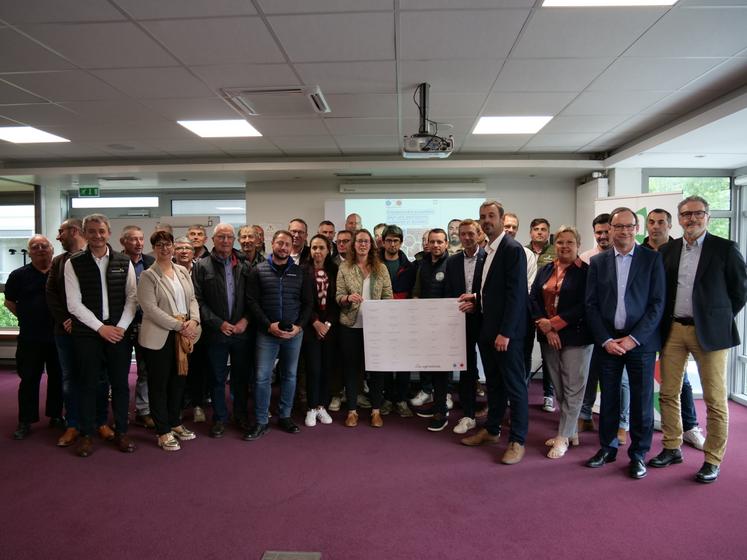 Les représentants des organisations engagées ont apposé leur signature jeudi midi. "La liste n'est pas figée : nous irons vers les autres", annonce Denis Laizé.