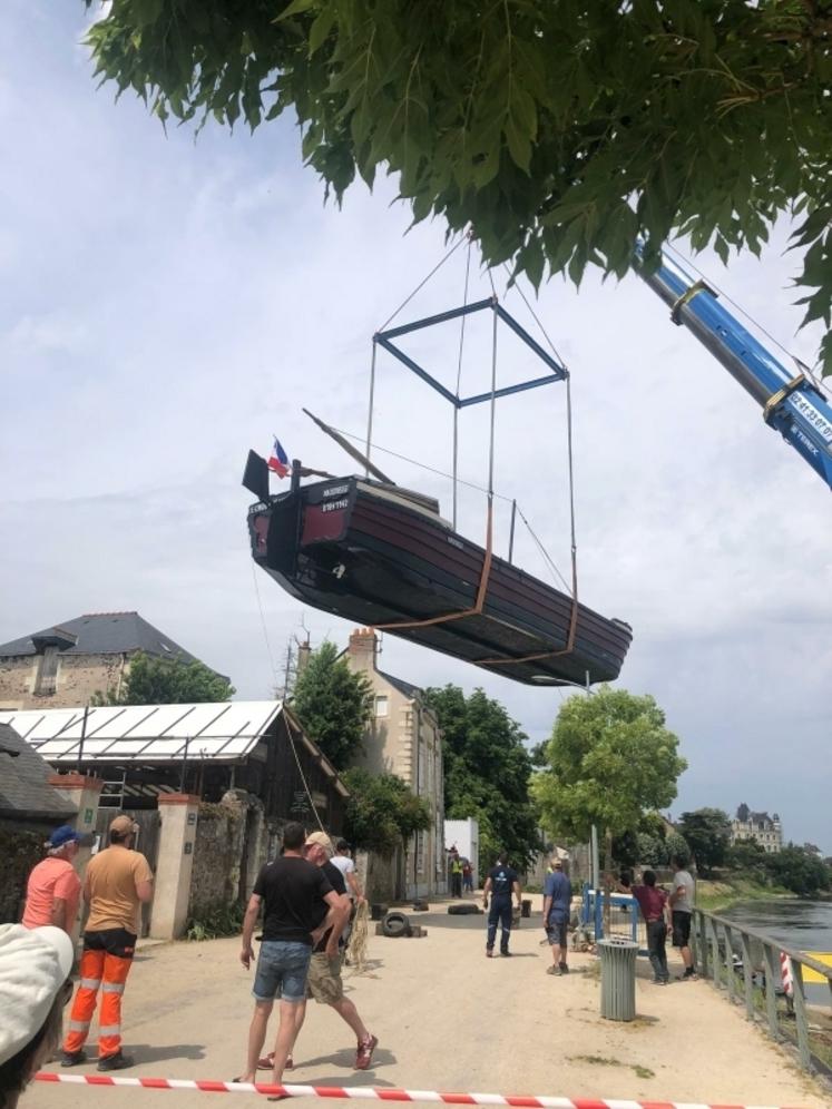 La remise à l'eau, le 13 juin dernier. L'association des Chalandoux du Cinquième vent organise une cagnotte en ligne pour aider à financer la restauration. Sur 80 000 € de budget total de réparation, 20 000 € sont nécessaires pour finaliser le budget. https://www.helloasso.com/associations/les-chalandoux-du-5eme-vent.