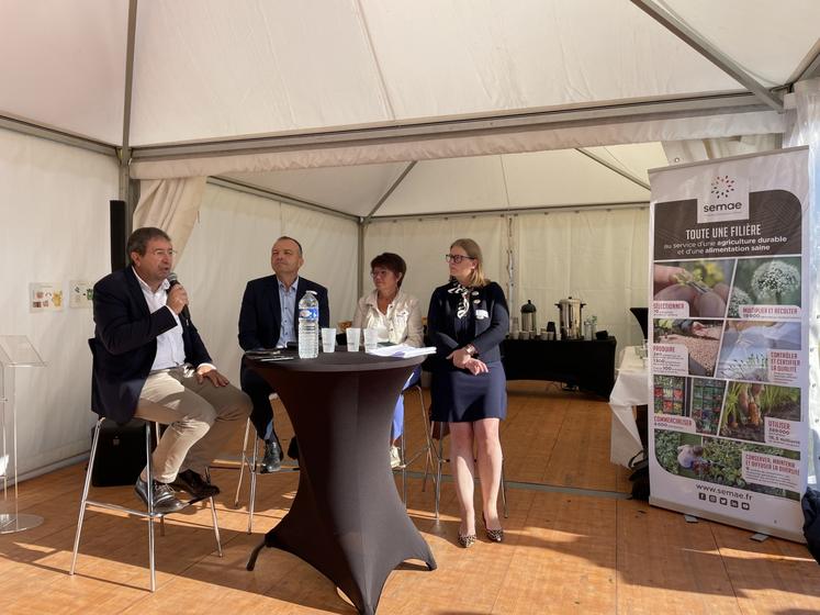 Aux côtés de Pierre Pagès, président de Semae et Dominique Amilien, directeur général de Vilmorin-Mikado,  la conseillère régionale Patricia Maussion et la députée Anne-Laure Blin sont venues apporter leur soutien à la filière. 