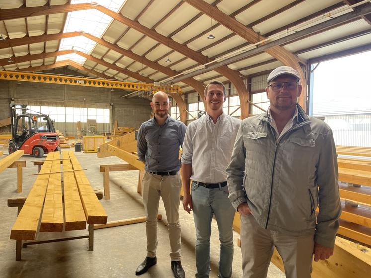De gauche à droite : Anthony Jarry et Alexandre Gallard, technico-commerciaux et Marc Moreau, dirigeant de l'entreprise Georges Moreau. 