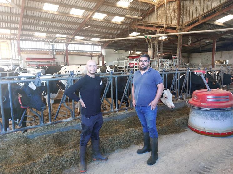 Yann Arnou et Valentin Beaumard, 2 des 3 associés (avec Lionel Blouin) du Gaec Bocamauges, à Cholet