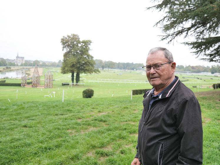 Louis Sauloup devant la Cathédrale, un des obstacles du cross du Mondial du Lion, au Parc départemental de l'Isle Briand.