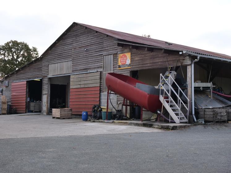 Aux vergers de la Hanère, l'atelier de transformation a été installé dans une ancienne stabulation. 
