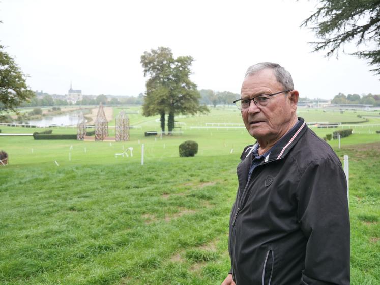 Louis Sauloup devant la Cathédrale, un des obstacles du cross du Mondial du Lion, au Parc départemental de l'Isle Briand.