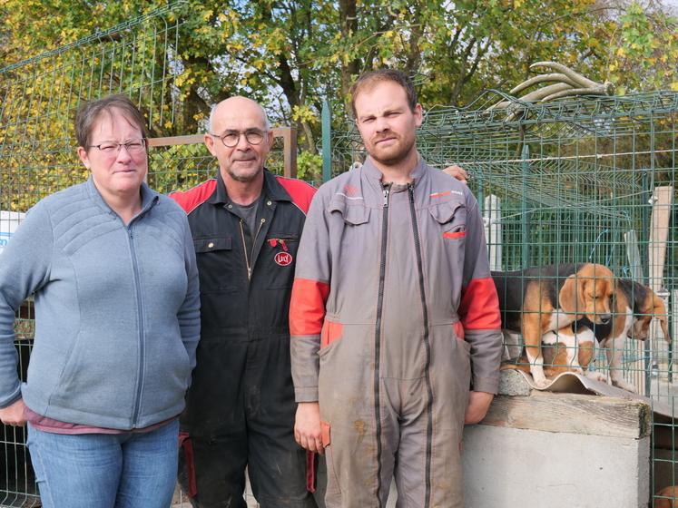 Le jeune homme est installé avec ses parents, Emmanuelle et Jean-Marie. 