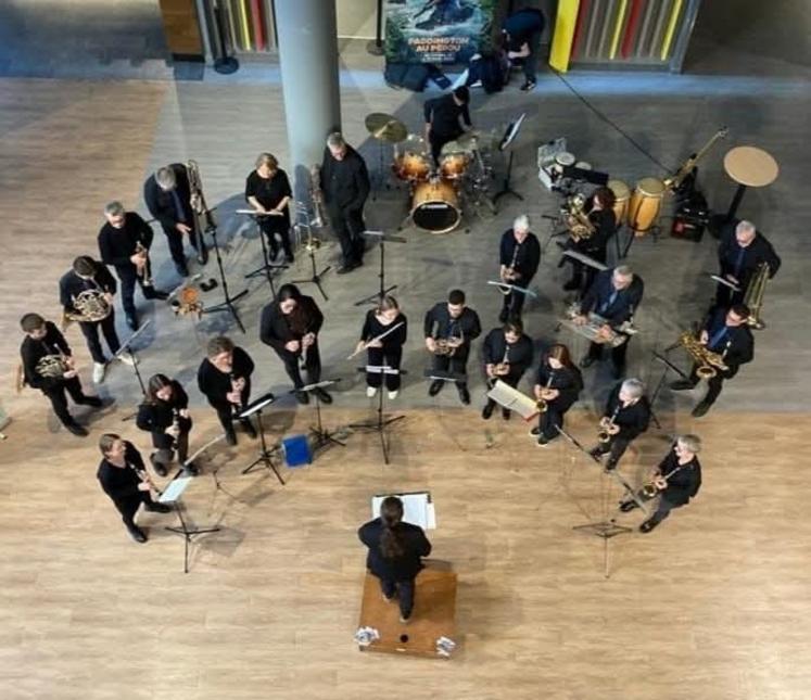 L'orchestre Loire Authion a joué en introduction de la projection du film "En fanfare", au cinéma Pathé à Angers.