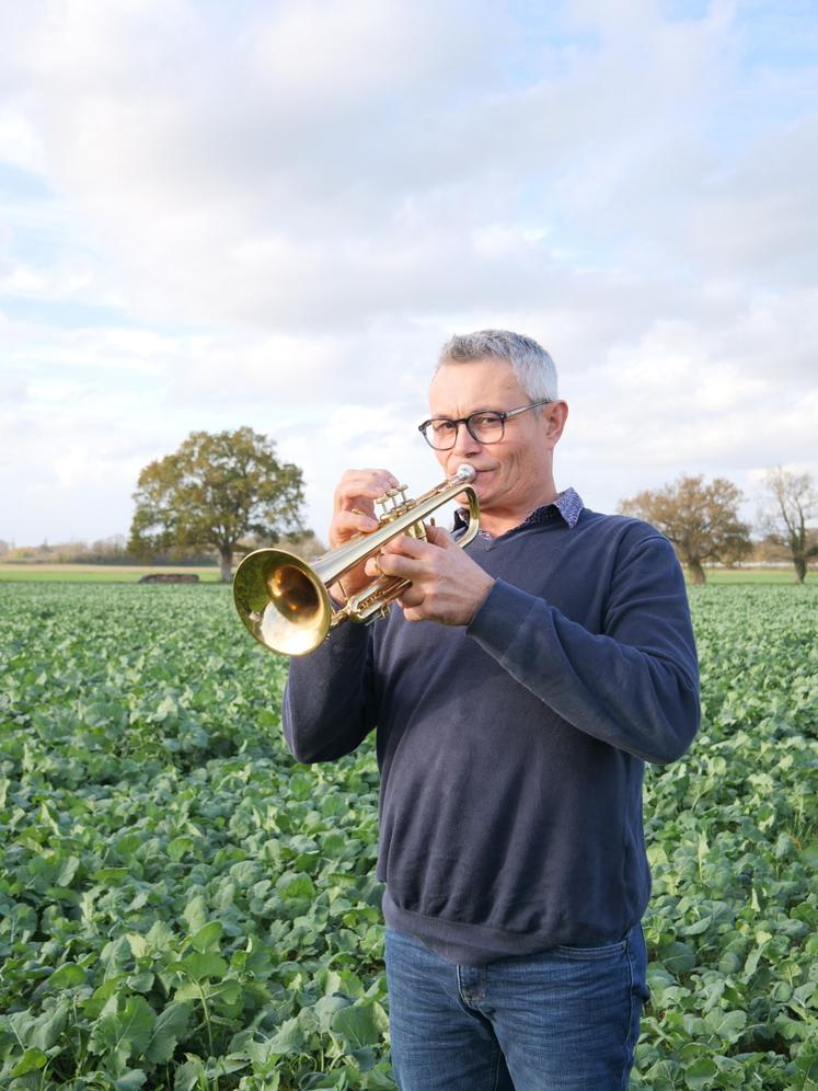 Patrice Barré s'est installé en 1999 sur le site familial de la Métairie, à Andard. Il est aujourd'hui producteur de céréales et de semences.