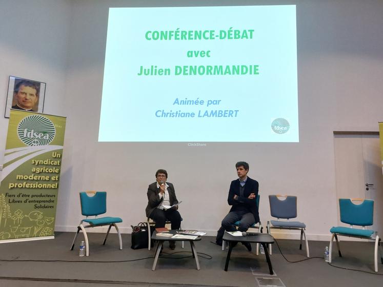 L'échange entre Christiane Lambert et Julien Denormandie s'est déroulé devant une salle comble dans l'amphi du Campus de Pouillé.