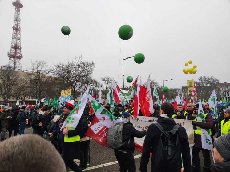 Entre 6 000 et 10 000 manifestants selon les sources se sont rassemblés mardi et mercredi devant le Parlement européen de Strasbourg.
