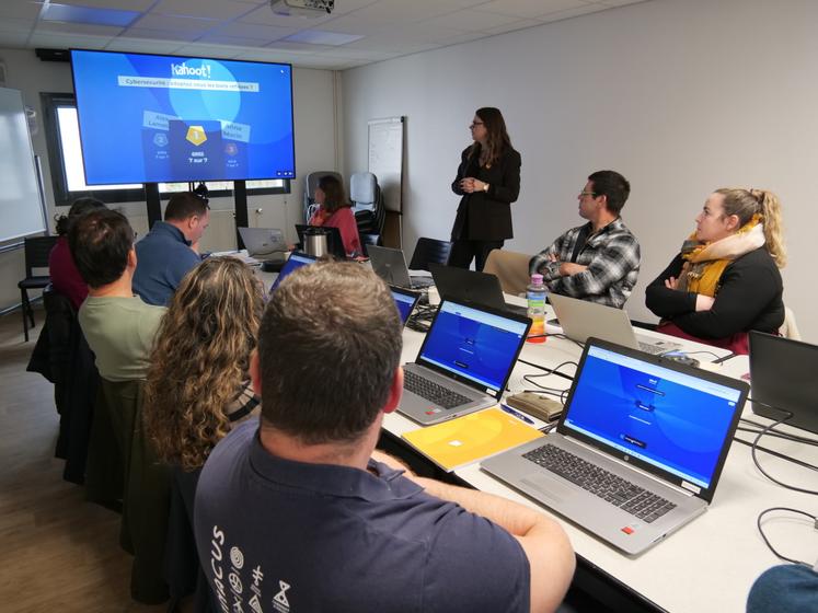 Une douzaine de participants à la session de mardi 27 janvier à Beaucouzé. Plus de 100 formations à la facturation électronique sont programmées jusqu'en fin juin par Accompagnement Stratégie Maine-et-Loire. 