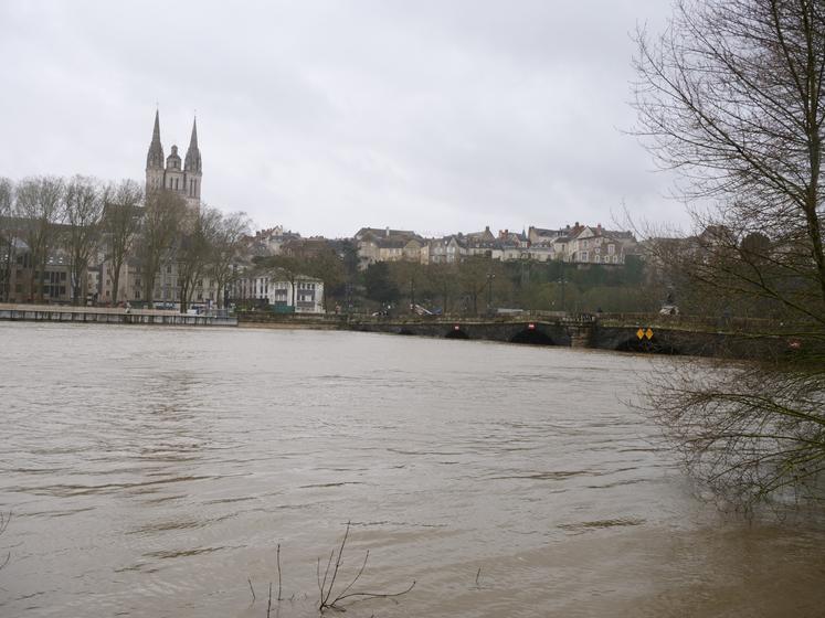 Le pont de Verdun est fermé à la circulation depuis mercredi midi.