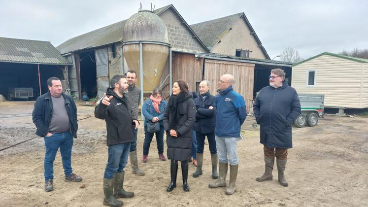 Florence Dabin s'est rendue le 27 février sur l'exploitation de Matthieu Gelineau et Tony Gandon à Cantenay Epinard pour échanger avec les agriculteurs sur les suites de la crue.