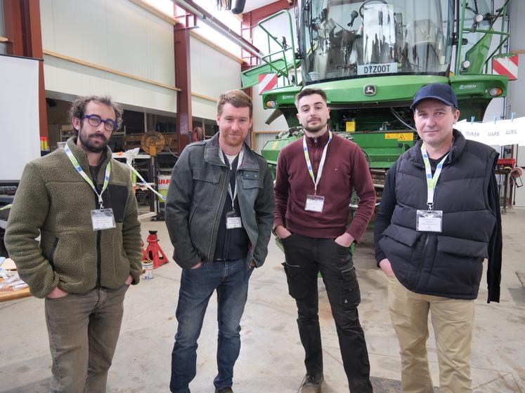 Benjamin Montailler, Simon Guillemet, Pierre Pezot et Guillaume Jolly ont présenté les activités de leur Cuma lors des portes ouvertes jeudi 19 mars.