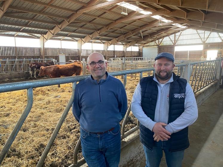 Hervé Bernier, gestionnaire de la ferme des Sicaudières et Mathieu Chauvé, président de l'association Rouge des prés 49.