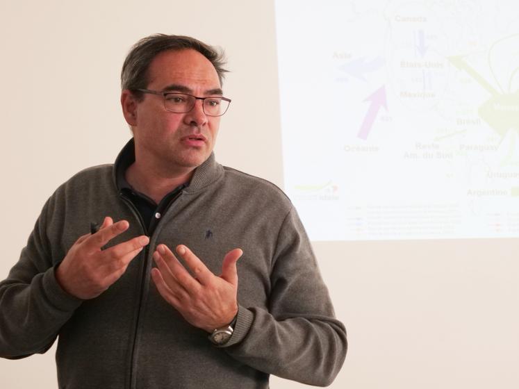 La conjoncture renchérit le montant des reprises, avec un montant de 500 000 à 600000 € désormais nécessaires pour 60-70 vêlages, a indiqué Christophe Grosbois, de la Chambre d'agriculture.