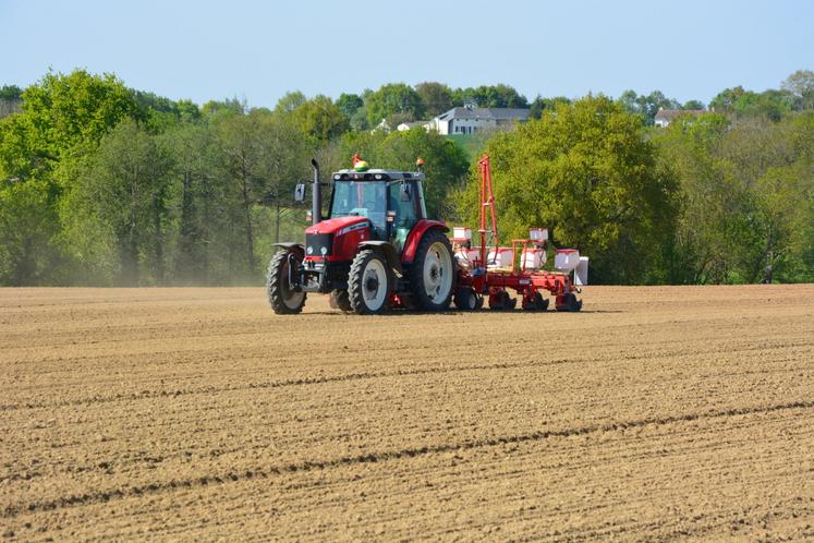 La hausse du GNR est survenue dans une période chargée en travaux, entre ensilages et semis de printemps. 
