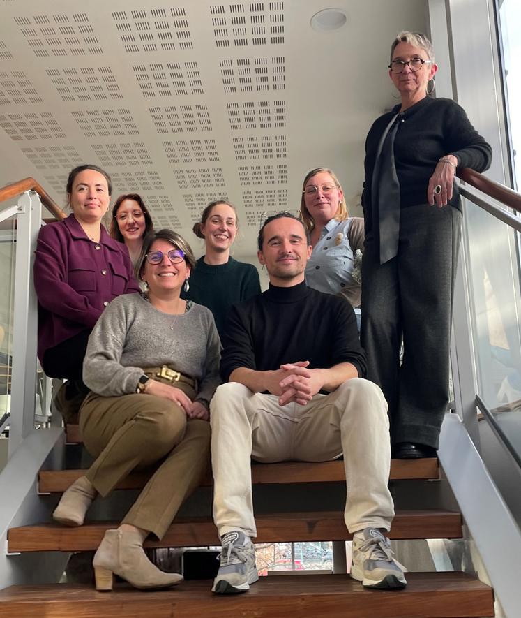 L'équipe d'AS JuriConseil, composée (de gauche à droite) de Lise Cadot, Caroline Gaudre, Séverine Mésange, Caroline Prouteau, Jérémy Leveau-Hercé, Sophie Lair et Frédérique Fontaine.