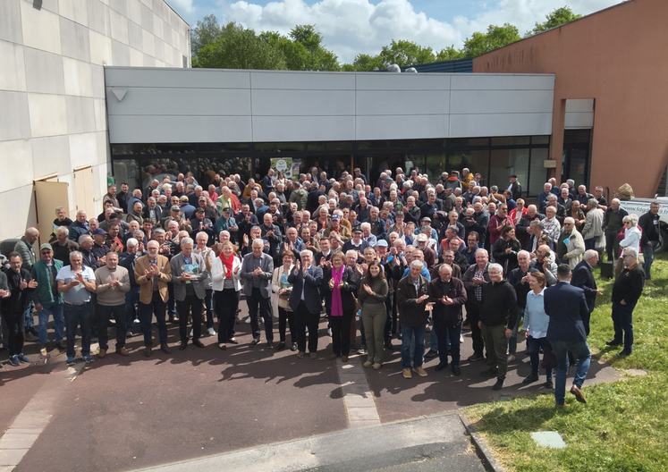 Plus de 450 personnes étaient réunies le 16 avril pour fêter les 20 ans de la fédération à Soucelles.