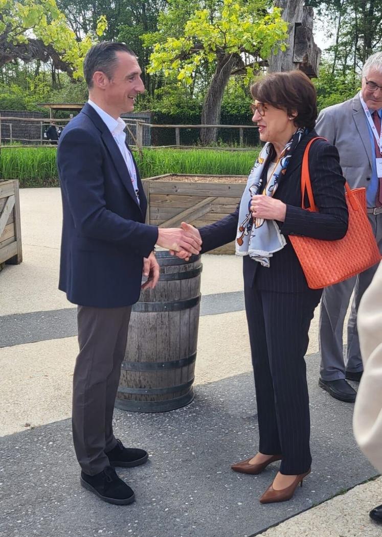L'interprofession volailles de chair Anvol a tenu son assemblée générale le 16 avril à Angers, en présence de la Ministre de l'agriculture Annie Genevard.