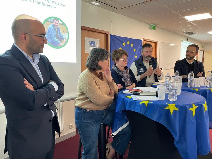 Mardi 31 mars, à Angers, une table ronde a réuni Arash Saedi, député européen, Roselyne Bienvenu, présidente du GAL le Loir au Layon, Patricia Maussion, présidente du GAL Anjou bleu, Matthieu Gélineau, président de l'antenne Angers confluence de la Chambre d'agriculture, et Rabie Ressad, enseignant-chercheur à l'UCO.