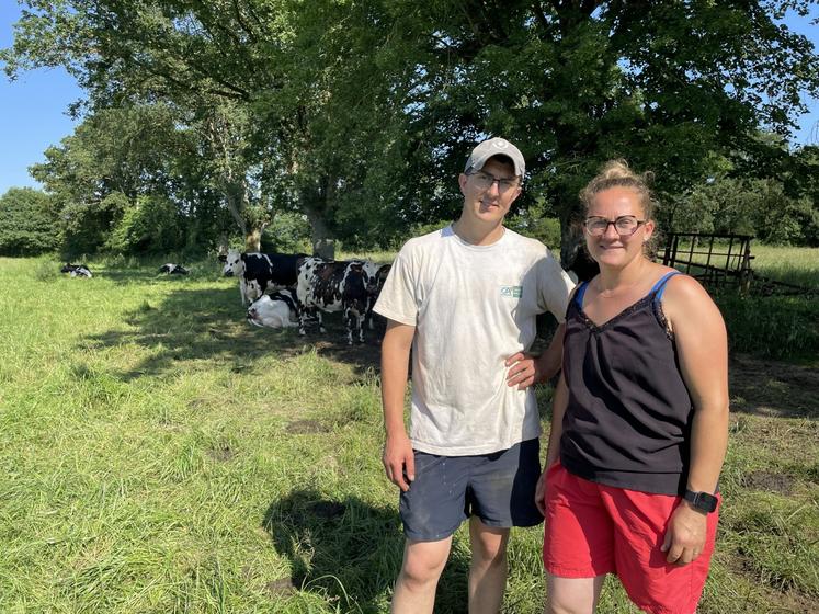 Sylvain et Coralie Morfoise élèvent des vaches laitières à Segré-en-Anjou Bleu (Saint-Sauveur de Flée), dans un système pâturant. 
