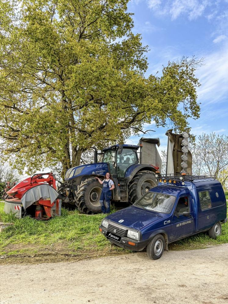 Fanny Sieffert a peint son C15 aux couleurs de sa marque de tracteur préférée. 