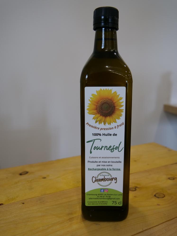 La ferme fabrique des huiles de tournesol, de colza et des huiles mixtes tournesol-colza.
