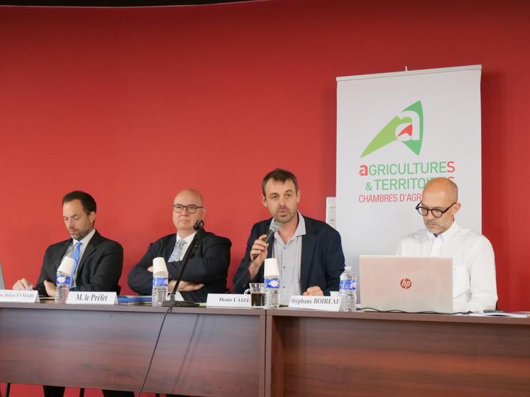 La session du 4 juin s'est déroulée au SDIS (Centre départemental d'incendie et de secours) à Beaucouzé. Avec, de gauche à droite, Pierre-Julien Eymard, DDT, François Pesneau, préfet de Maine-et-Loire, Denis Laizé, président de la Chambre d'agriculture, et Stéphane Boireau, directeur régional Territoires, délégué consulaire 49.