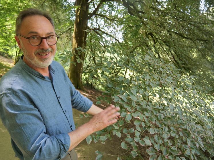 Fabrice Jeanneteau, responsable des relations publiques, est l'un des 30 salariés de l'association qui gère le parc oriental de Maulévrier.