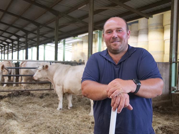 Pierre-Yves Sallé a agrandi le bâtiment d'élevage et de stockage pour améliorer le confort animal et ses conditions de travail. 
