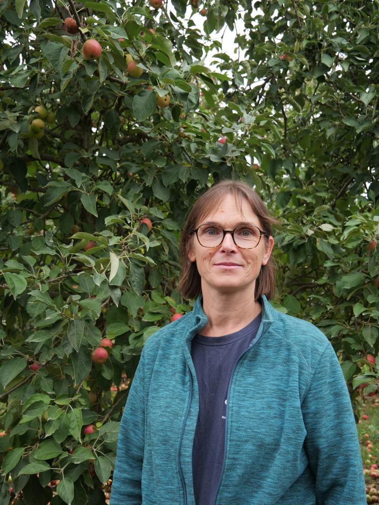 Mireille Cantin s'est installée en 2018, reprenant les vergers intégrés précédemment à la structure agricole de son conjoint.
