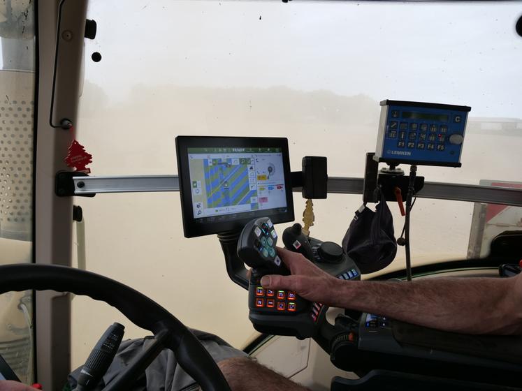 Avec ces terres encore très sèches, le GPS s'avère bien utile...