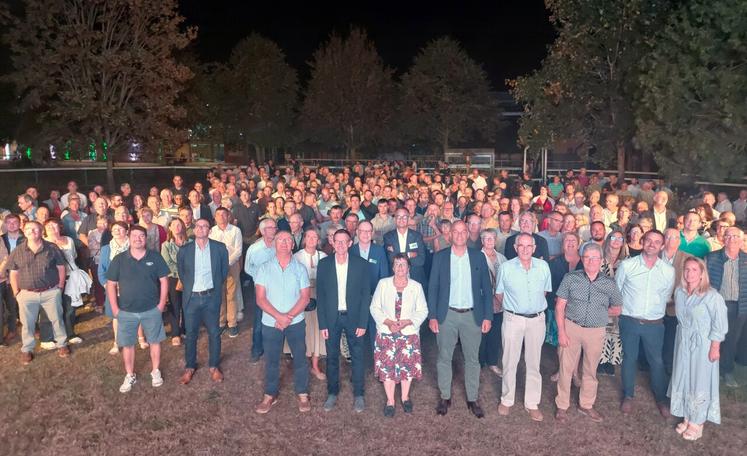 Plus de 400 personnes se sont réunies au Lion d'Angers le 25 septembre, derrière les dirigeants de la FDSEA49 et le président de la FNSEA, Arnaud Rousseau, pour célébrer les 80 ans du syndicat.