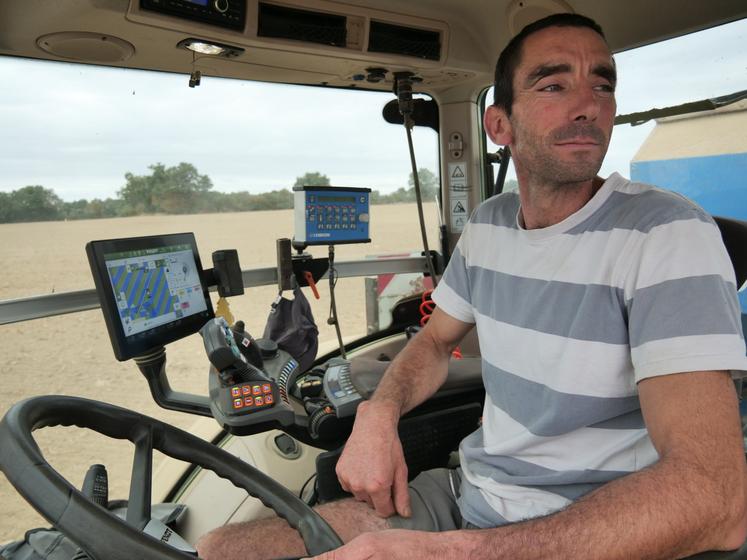 Adrien Bouron a implanté 72 ha de couverts cette année, pour nourrir son sol. 