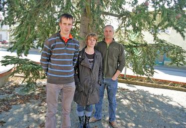 Maxime, Christine et Philippe Charbonnier, qui participent à Festi Élevage, ont accueilli les éleveurs de prim’ holstein en assemblée générale à La Salle-de- Vihiers.