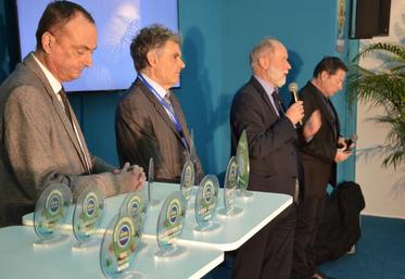 Bruno Dupont a remis hier les prix aux 13 lauréats du Sival Innovation.