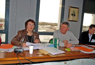 Christiane Lambert, vice-présidente de la FNSEA, cède sa place à Jean-Marc Lézé.