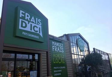 Façade du magasin Frais d’Ici de la zone commerciale Saumur Nord, à Saint-Lambert-des-Levées.