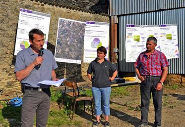 Martine et Christian Philippeau, avec Alain Denieulle, président du comité de pilotage viande bovine des Pays de la Loire.