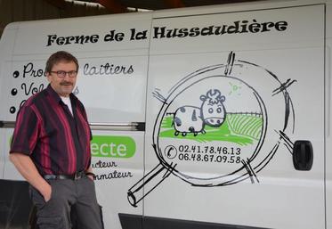 Jean-Louis Thomas, producteur laitier en Anjou. Il produit le lait que sa femme et une salariée transforment et commercialisent. Cette distinction des tâches est pour lui une des clés de la réussite.