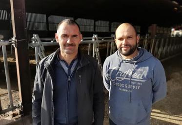 Denis Martin, agriculteur à Morannes et président de la SAS LAMPA et Anthony Barillé, jeune producteur de lait à Montigné-les-Rairies et membre de la SAS.
