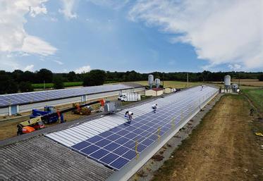 Chantier d’installation d’une centrale photovoltaïque, dans les Mauges.
