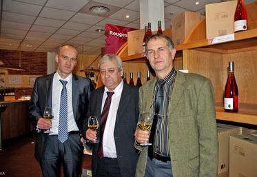 Jérôme Lemasson, directeur du pôle vins des Caves de la Loire, Jean-Michel Mignot, directeur général, Michel Blet, président. L’assemblée générale s’est déroulée le 24 février.