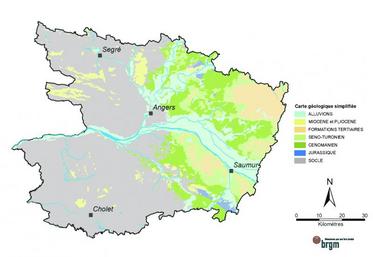 Carte hydrogéologique simplifiée du Maine-et-Loire, avec la localisation des principaux réservoirs d’eau souterraine.