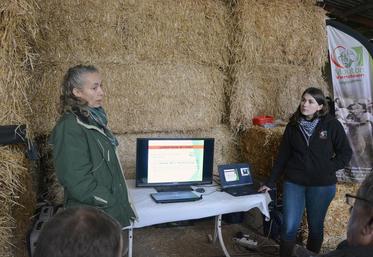 Geneviève Bouix, directrice de Ge.O.De (à gauche) et Charline Rousseau, technicienne pour l’OS des moutons vendéens (à droite) ont présenté à la vingtaine d’éleveurs présents, les différentes recherches en cours sur la génétique ovine.