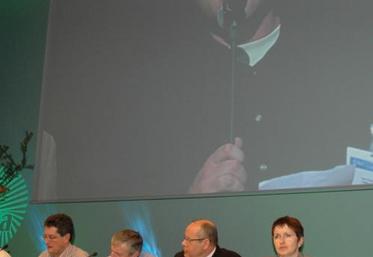 Sur l’écran du fond, Jean-François Coué, nouveau président de la Chambre d’agriculture de Loire-Atlantique.