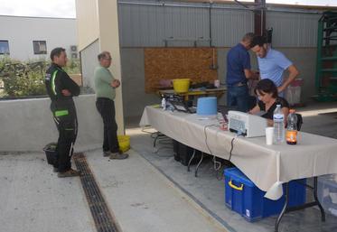 A la Cuma de la Bonne entente, à La Pommeraye, 32 agriculteurs sont venus faire analyser leur maïs pour connaître la date de récolte optimale. Cette initiative était organisée par Seenovia.